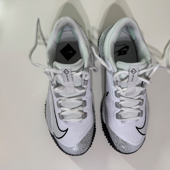 Nike Alpha Huarache Elite 4 TF Low Black White Platinum Women Size 7 Worn 2x - Picture 15 of 15